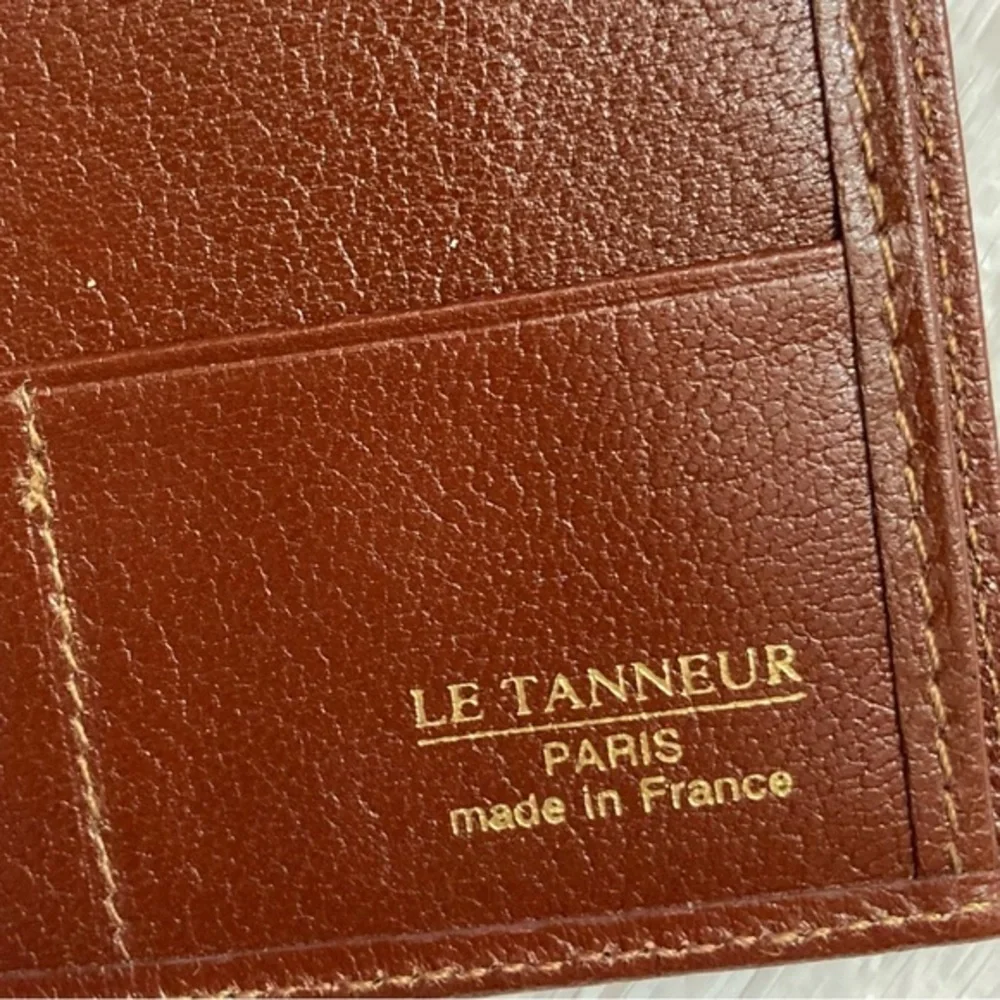 Le tannuer Paris brown leather travel passport wallet holder